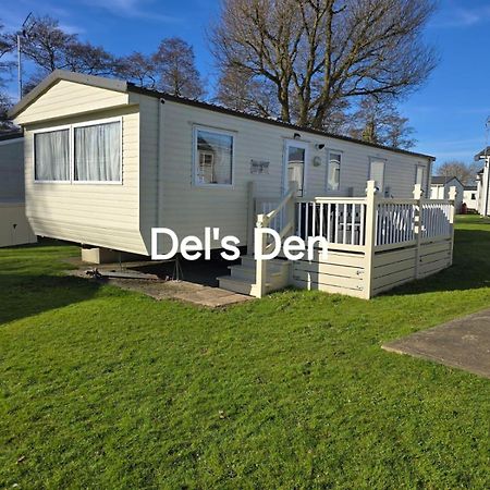 Del'S Den Lakeside Weeley Bridge Exteriör bild