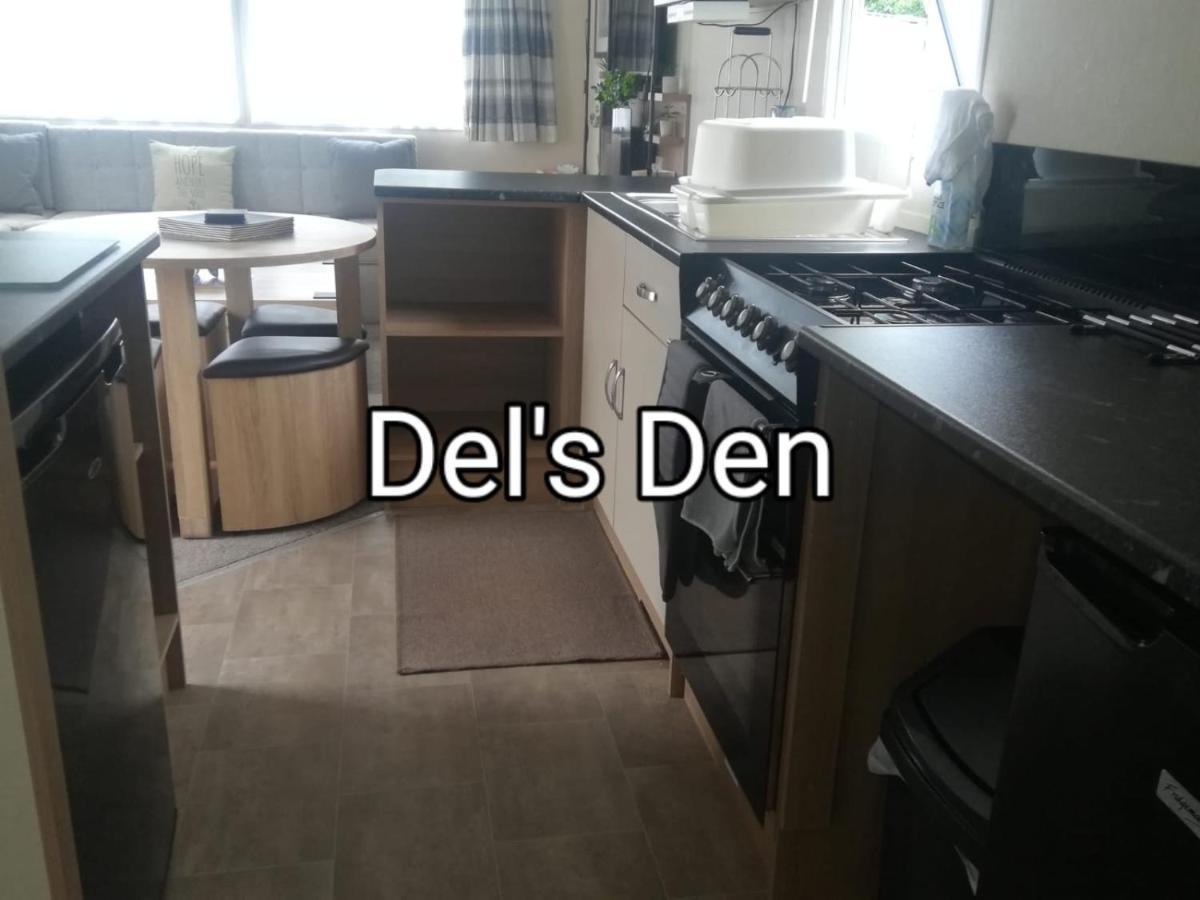 Del'S Den Lakeside Weeley Bridge Exteriör bild