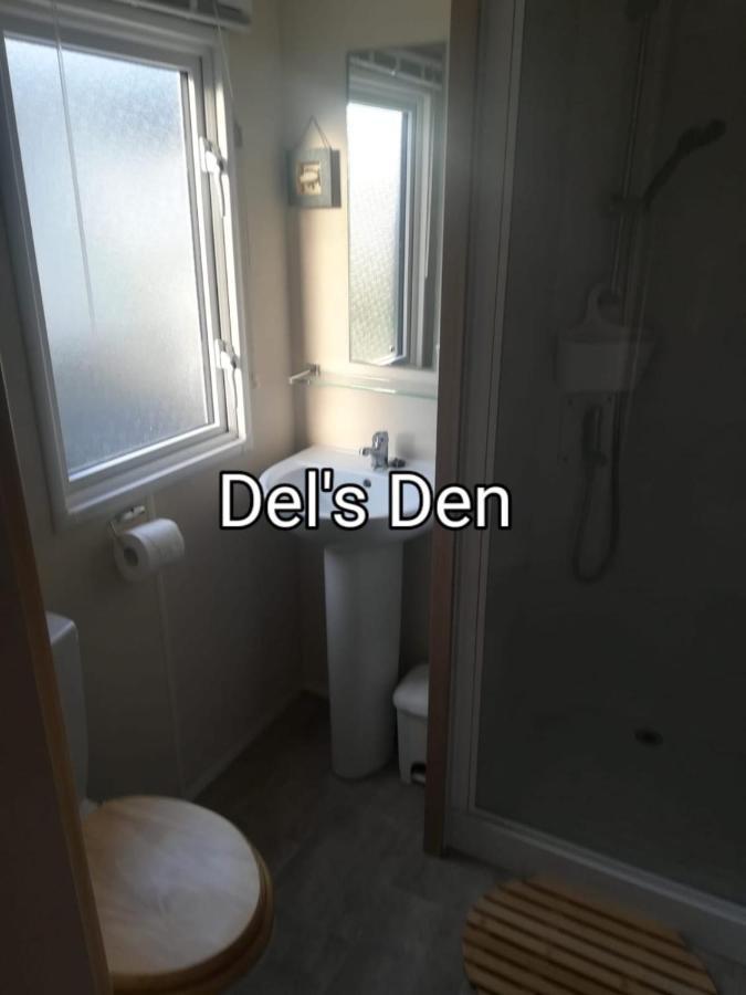 Del'S Den Lakeside Weeley Bridge Exteriör bild