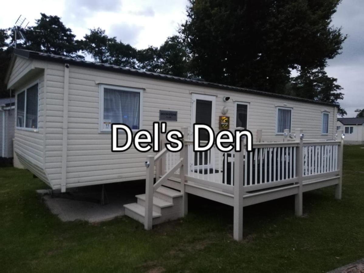 Del'S Den Lakeside Weeley Bridge Exteriör bild