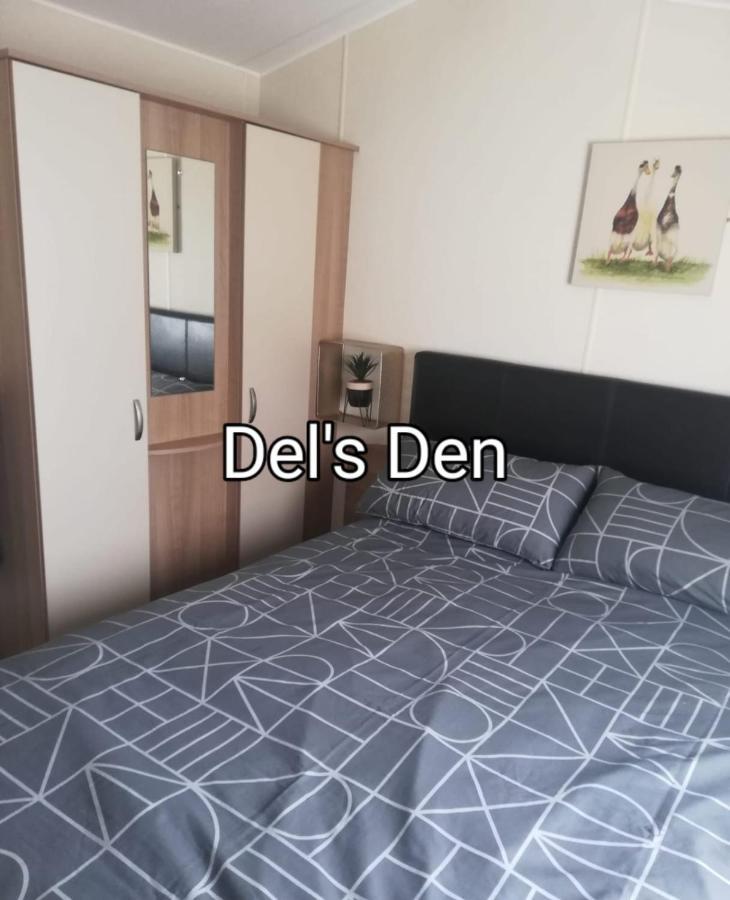 Del'S Den Lakeside Weeley Bridge Exteriör bild