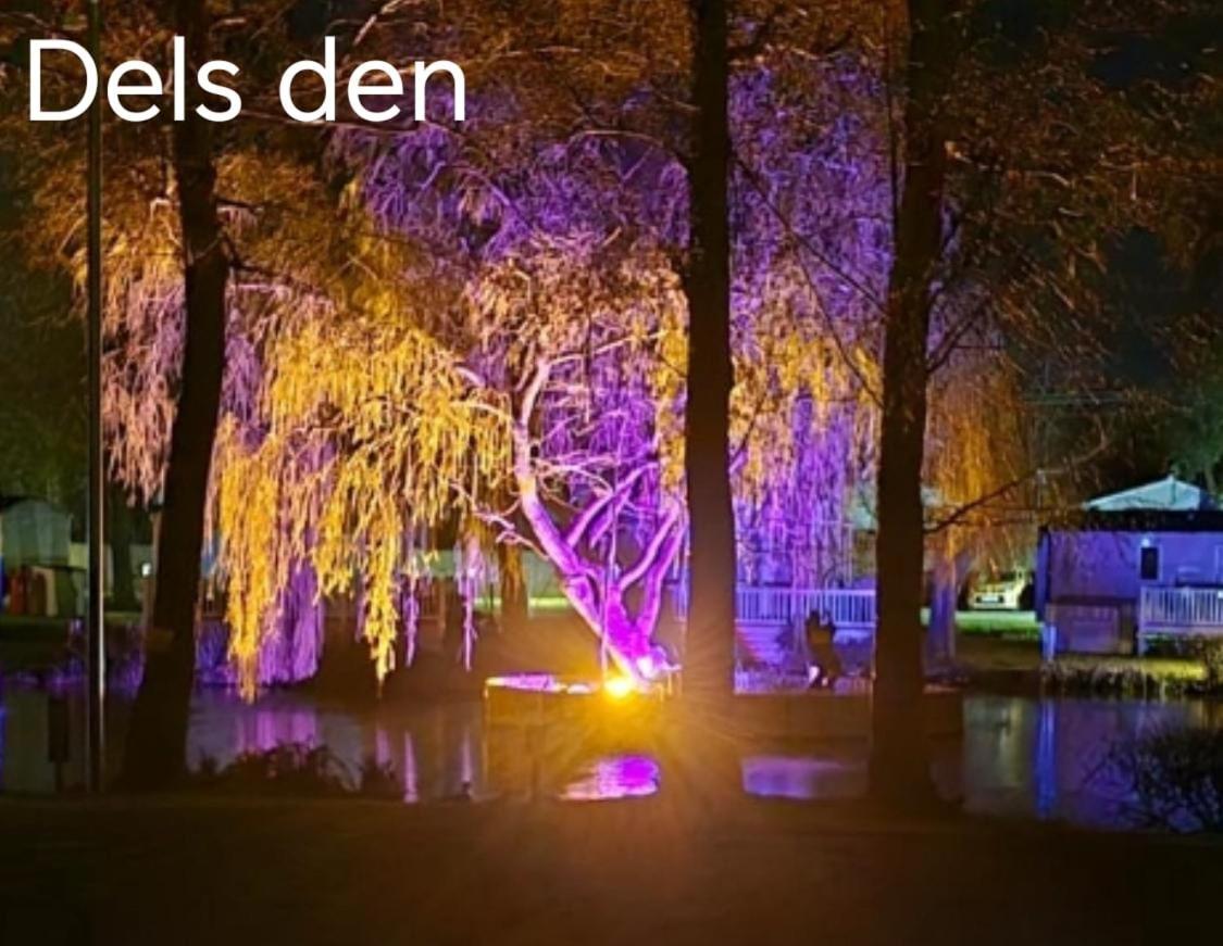 Del'S Den Lakeside Weeley Bridge Exteriör bild