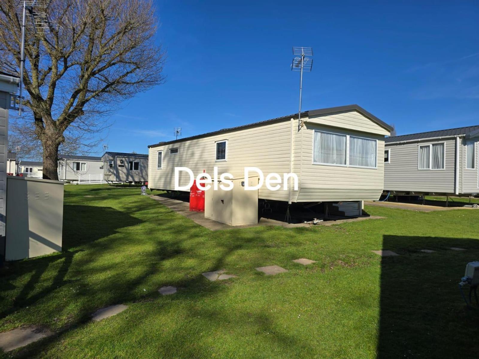 Del'S Den Lakeside Weeley Bridge Exteriör bild